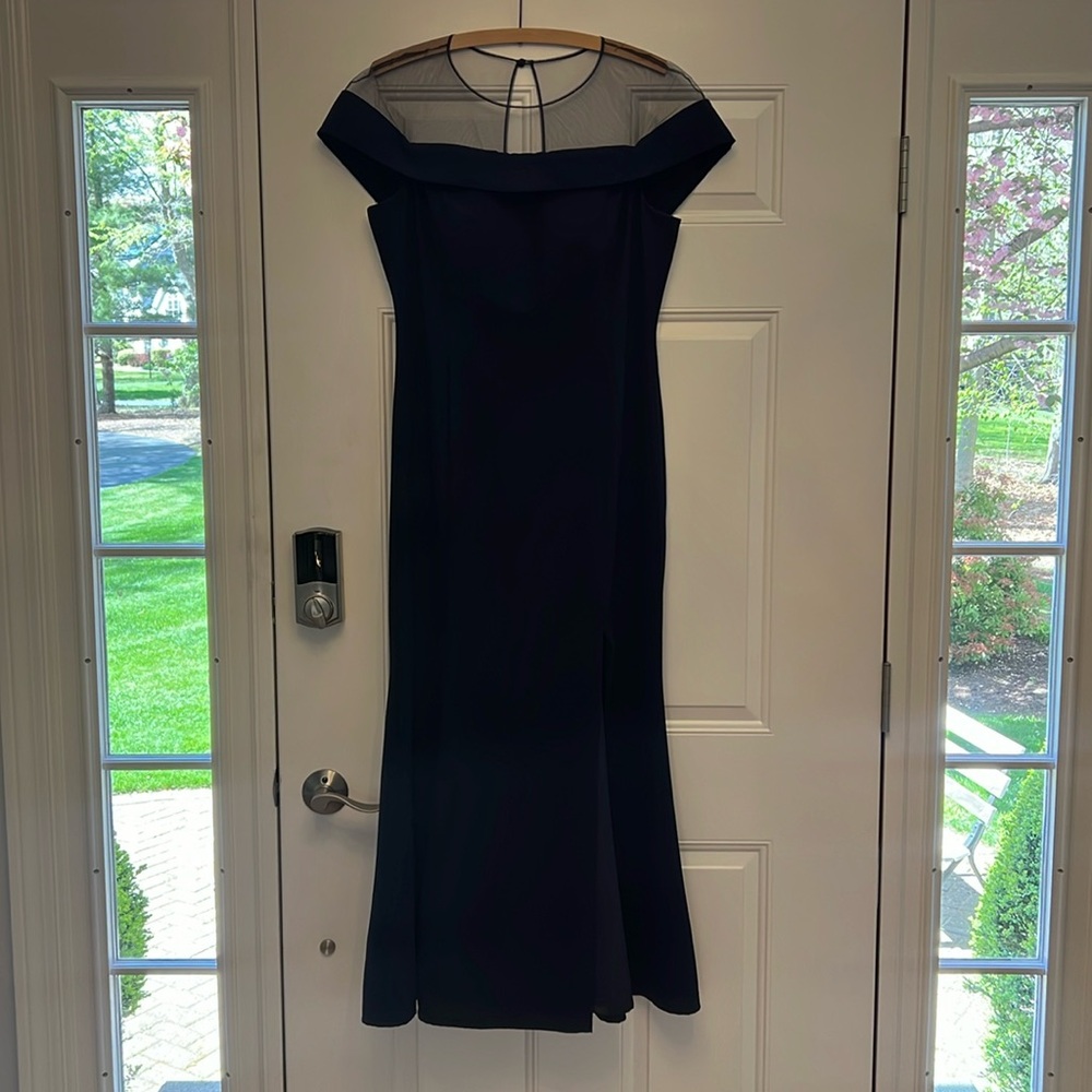 Saboroma formal navy blue gown with mermaid shape and slit.